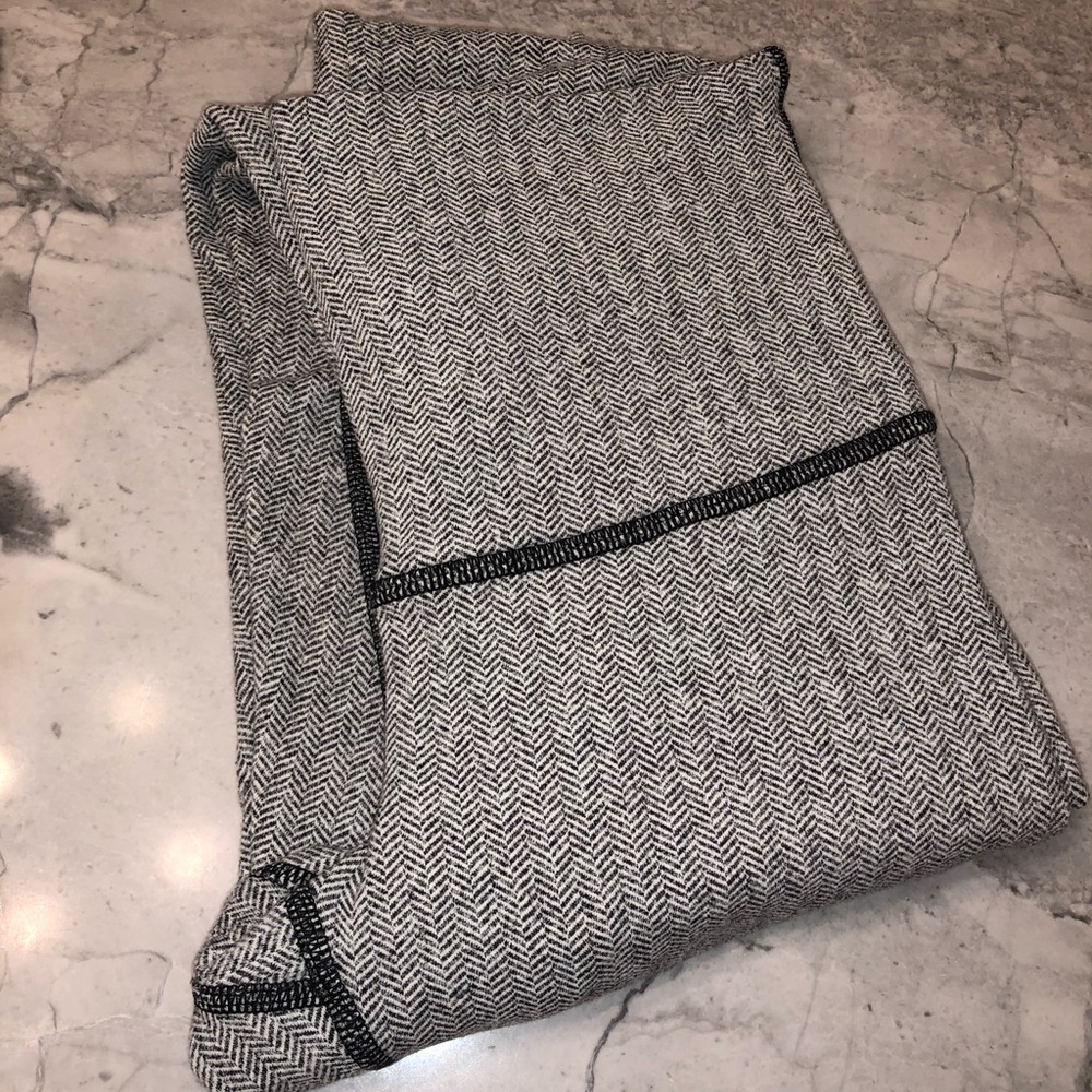 Lululemon Yoga Pant Grey/Black, Long, Size 4 NWOT